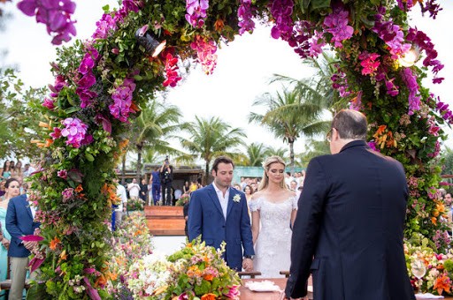 Marcela McGowan e Luiz Felipe Pogetti durante casamento em 2017 (Foto: Reprodução/Yes Wedding/Fernanda Scott)