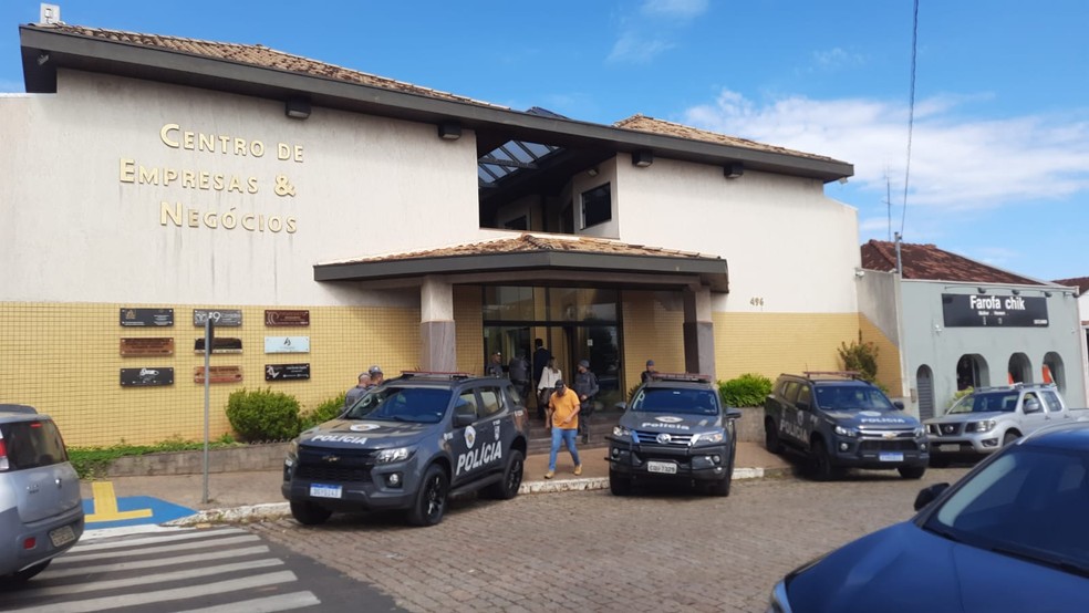 Foram cumpridos oito mandados de busca e apreensão na manhã desta terça-feira (29) — Foto: Anderson Camargo/TV TEM