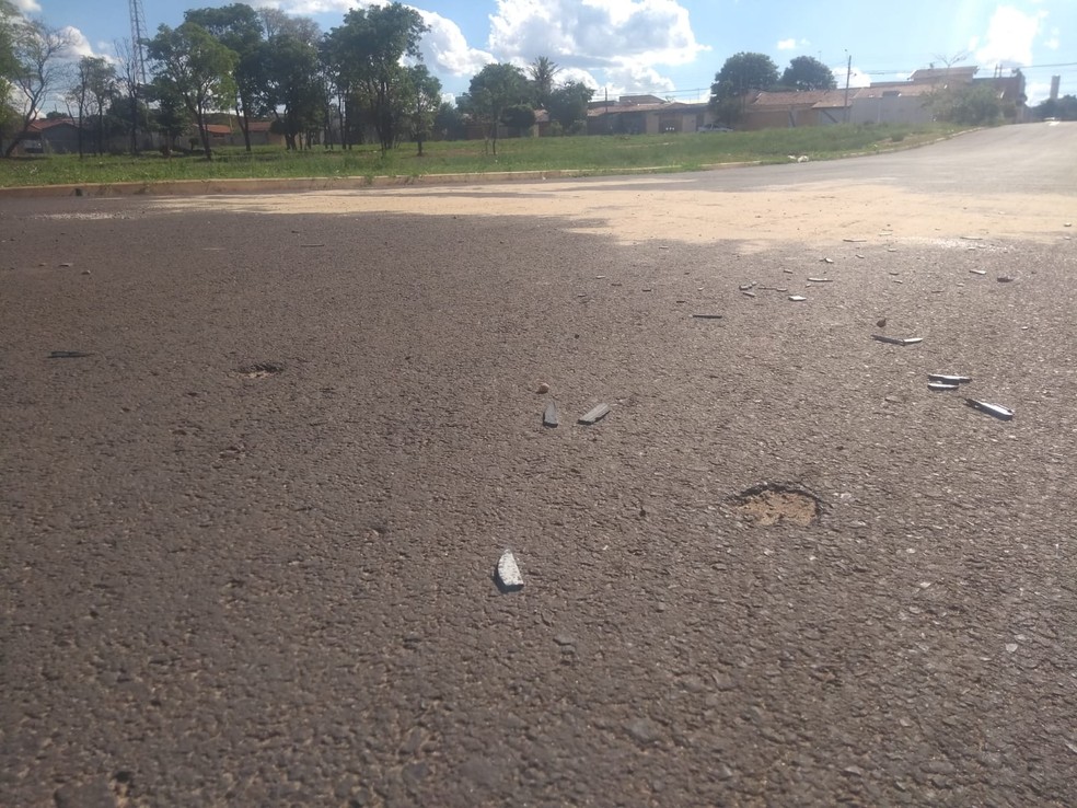 Marcas do atropelamento ficaram no asfalto do local do acidente — Foto: Jarbas Soares/TV TEM
