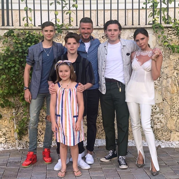 Victoria e David Beckham com os filhos, Brooklyn Beckham, Harper Beckham, Cruz Beckham e Romeo Beckham (Foto: Reprodução/ Instagram)