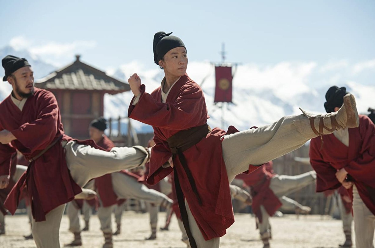 Yifei Liu em Mulan (2020) (Foto: reprodução)