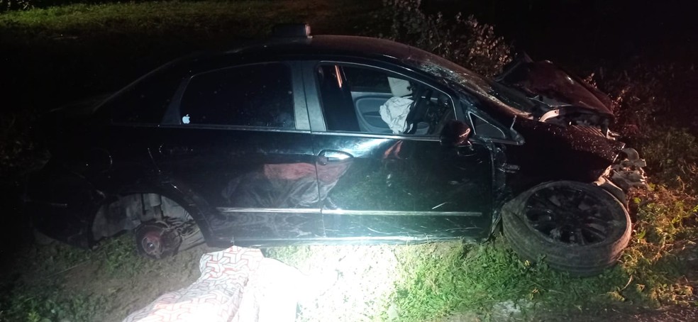 Motorista morre após colidir carro contra placa de sinalização em Oeiras, no Piauí — Foto: Divulgação /PRF-PI