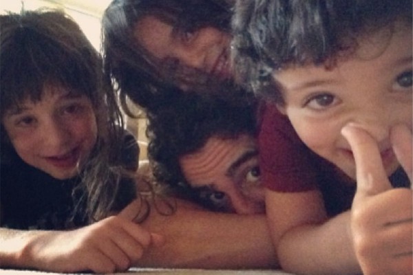 Marcos Mion e os filhos Romeo, Donatella e Stefano (Foto: Reprodução/Instagram)
