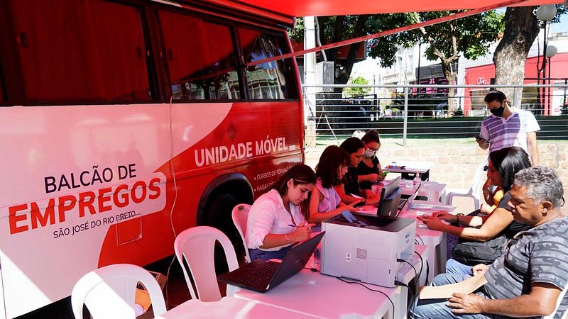 Balcão de Empregos Itinerante oferece quase 100 vagas em diversas áreas em Rio Preto