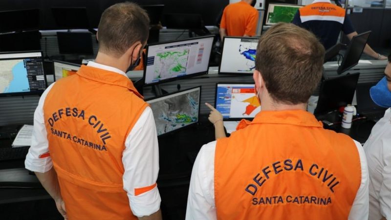 Defesa Civil de Santa Catarina enviou cinco alertas para os moradores antes das tempestades e do tornado (Foto: Divulgação/Defesa Civil de Santa Catarina)