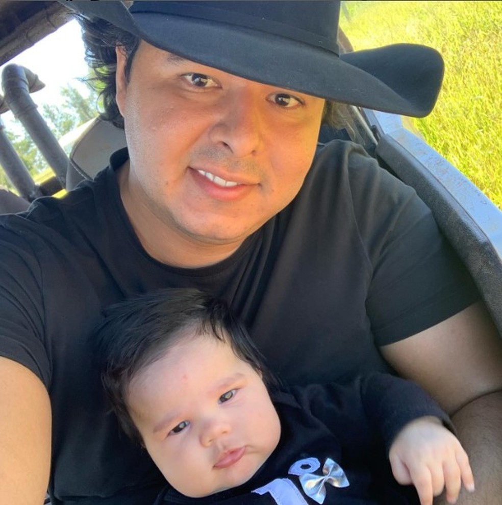 Conheça Aleksandro, cantor dupla sertaneja que estava em acidente de ônibus grave na Rodovia Régis Bittencourt, SP — Foto: Reprodução/ Instagram