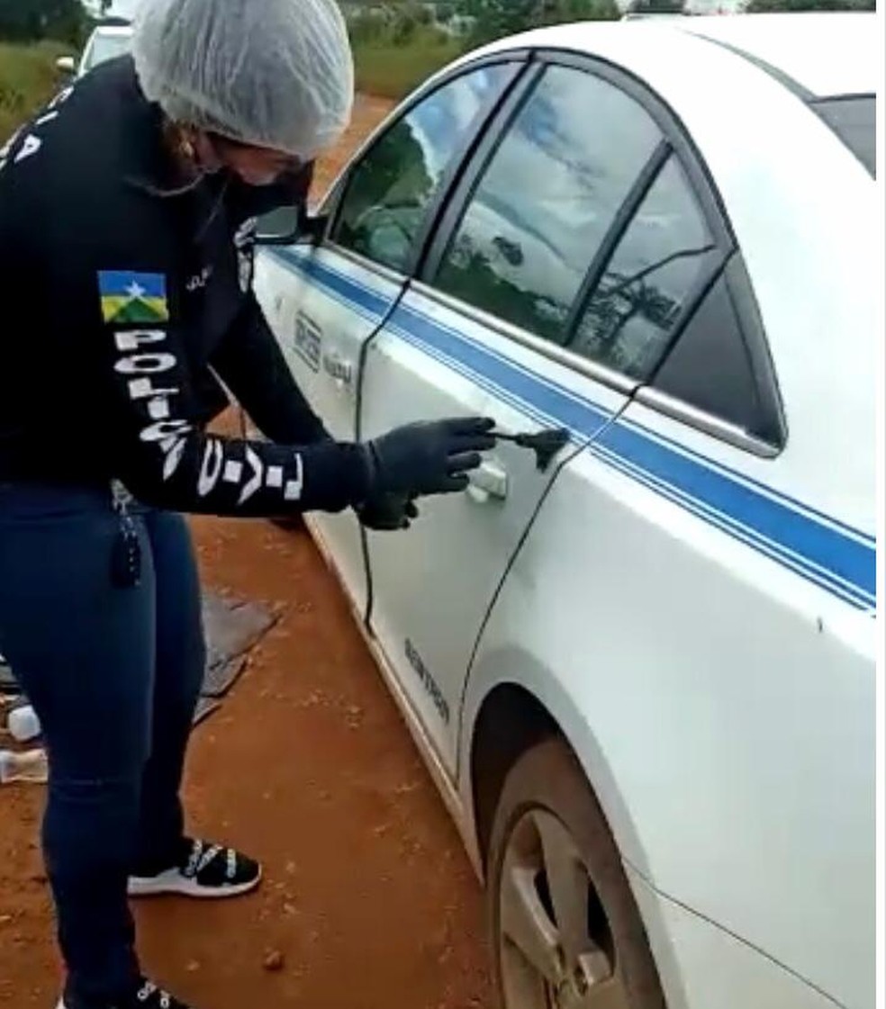 Carro da vítima estava abandonado próximo ao local em Porto Velho — Foto: Reprodução/Redes Sociais 