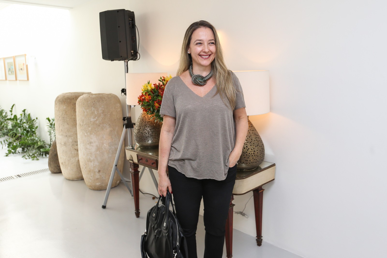 Fernando leva suas joias para as prateleiras do Studio Esther