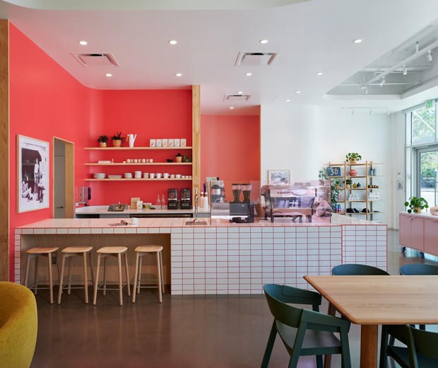 7 ideias de décor que amamos neste café colorido em Los Angeles! (Foto:  Eric Staudenmaier / Divulgação)