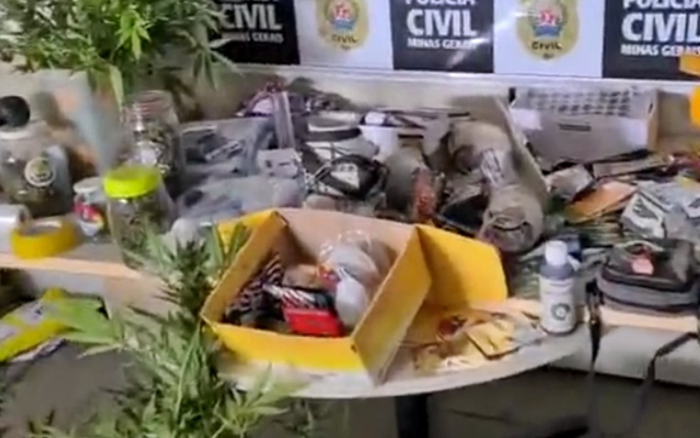 Segundo a polícia, eles vendiam os entorpecentes a compradores de diversas regiões do país por redes sociais. — Foto: Polícia Civil