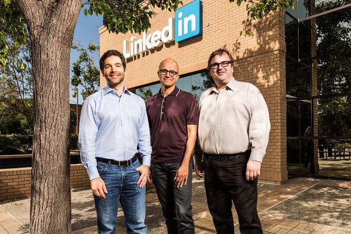 Executivos de LinkedIn e Microsoft anunciaram compra da rede social pela gigante da tecnologia (Foto: REprodução/Microsoft)