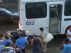 Acidente entre moto e ônibus deixa motociclista ferido em Paraty, RJ