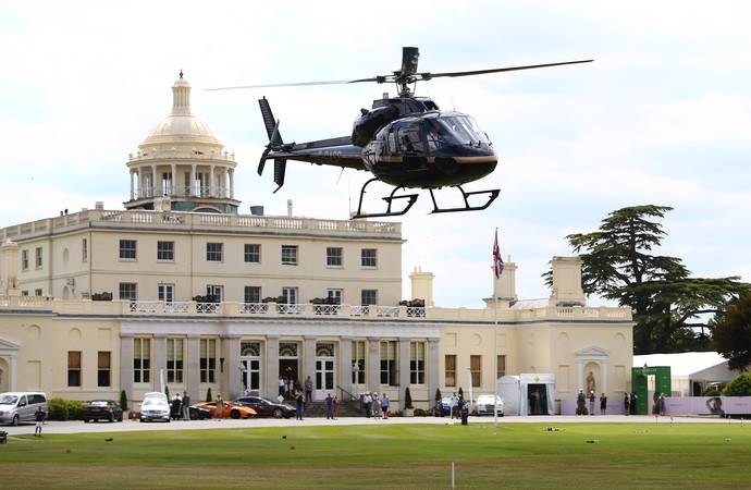 Djokovic chega de helicóptero em Boodles (Foto: Getty Images)