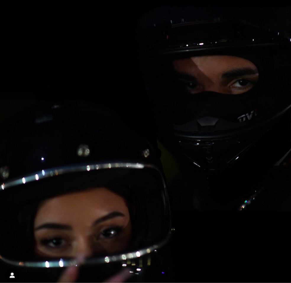 A capa do single de Drake com a mulher confundida com Kim Kardashian — Foto: Instagram