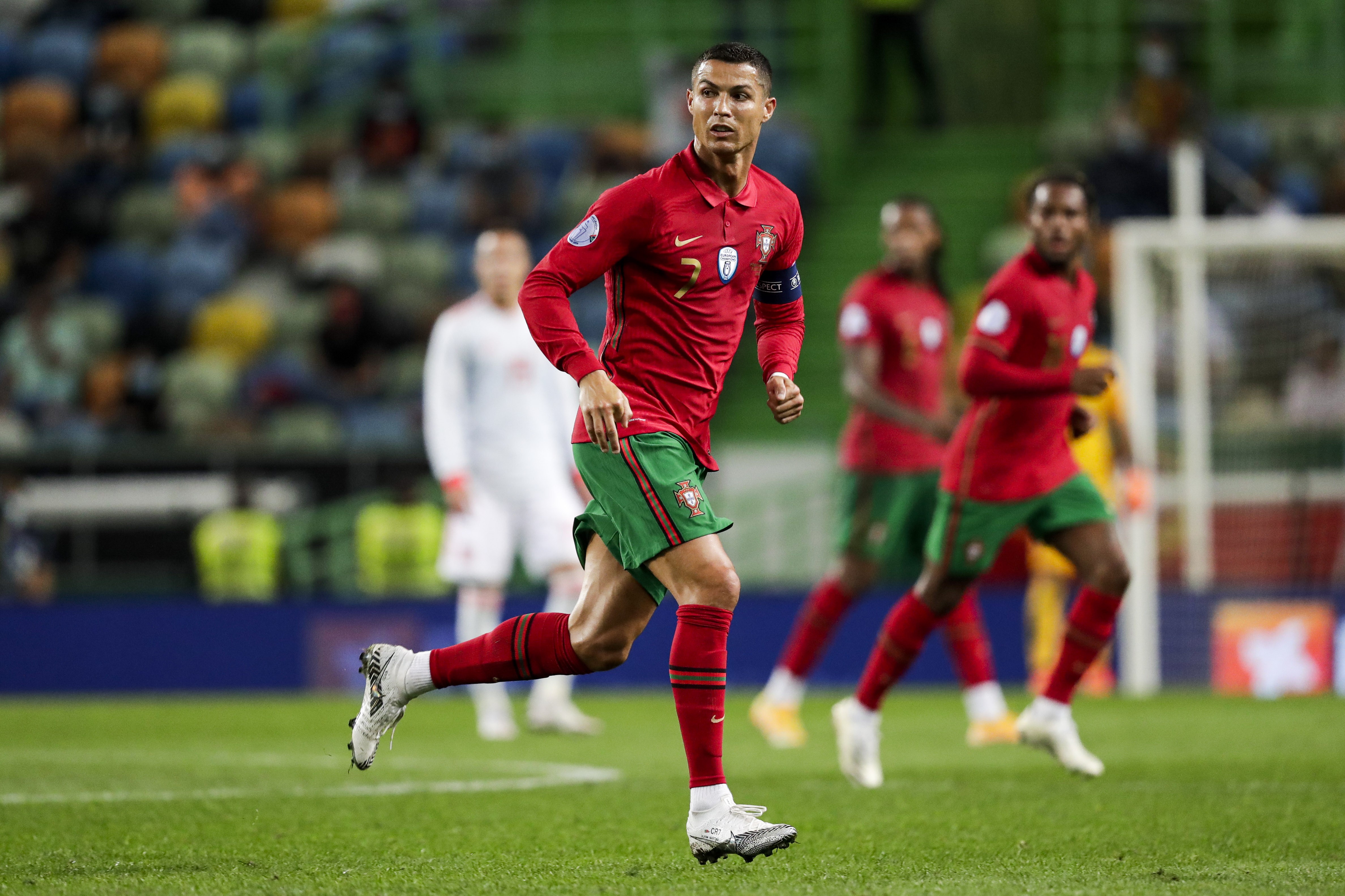 Cristiano Ronaldo em ação pela seleção portuguesa diante da Espanha (Foto: Getty Images)