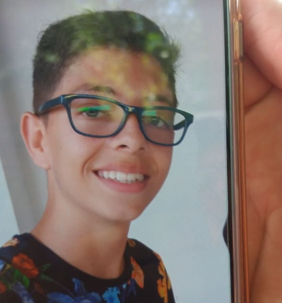 O adolescente de 14 anos, identificado como VinÃ­cius, tambÃ©m morreu no tiroteio que deixou 13 mortos no CearÃ¡ â€” Foto: Arquivo Pessoal