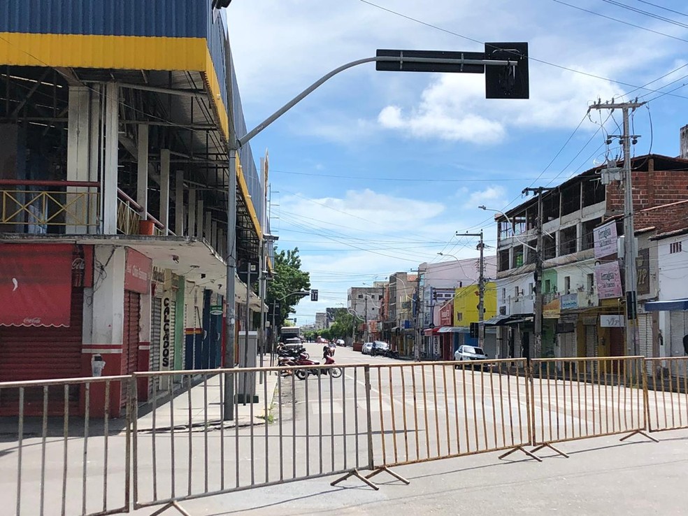 Entorno do Mercado Central de Sobral, isolado para evitar abertura de comércio: cidade tem maior número de casos depois da capital — Foto: Mateus Ferreira/SVM