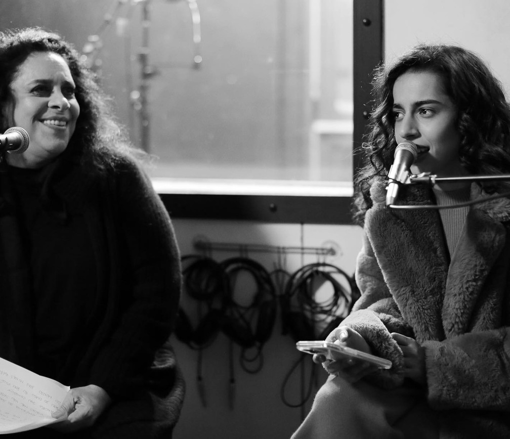 Gal Costa e Marina Sena em estúdio, em maio de 2022, na gravação da música 'Para Lennon & McCartney' — Foto: Alile Dara Onawale / Reprodução Facebook Biscoito Fino