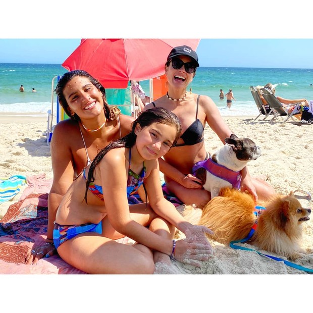 Flávia Alessandra e família (Foto: Reprodução/Instagram)