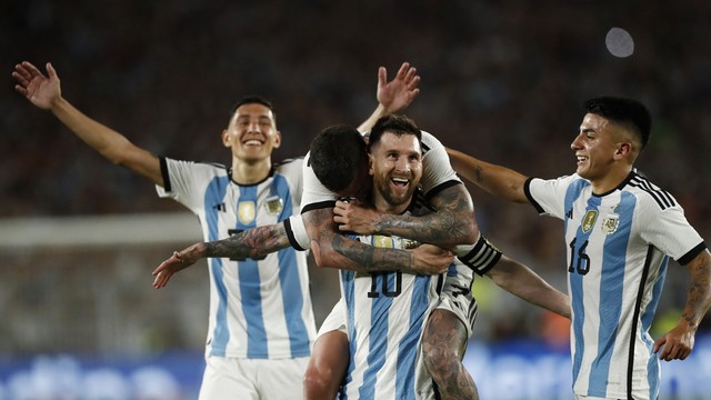 Messi comemora gol 800 da carreira em amistoso Argentina x Panamá