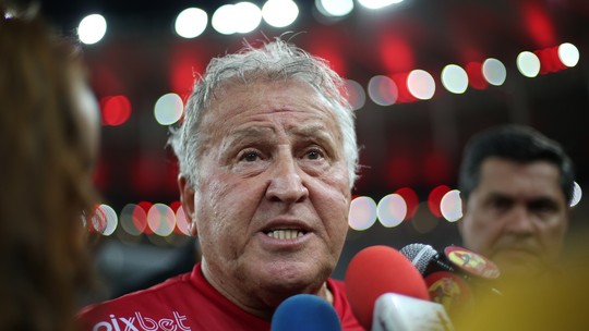 'Já pedi para não cantar mais', diz Zico sobre música em que torcida do Flamengo chama Pelé de 'maconheiro'