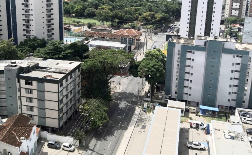RECIFE - Estrada do Arraial, na Zona Norte do Recife, por volta das 11h do dia 26 de março — Foto: Tereza Vaz/Arquivo pessoal