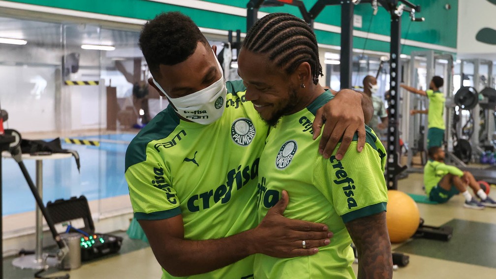 Borja e Luiz Adriano em sua reapresentação ao Palmeiras — Foto: Cesar Greco