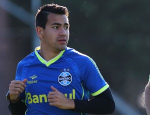 Saimon sente dores musculares e vira desfalque contra o Vitória no Barradão