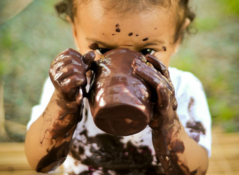 Ensaio foi feito para registrar preferência da menina pelo suco da fruta nativa da Amazônia (Foto: Alexandre Alves)