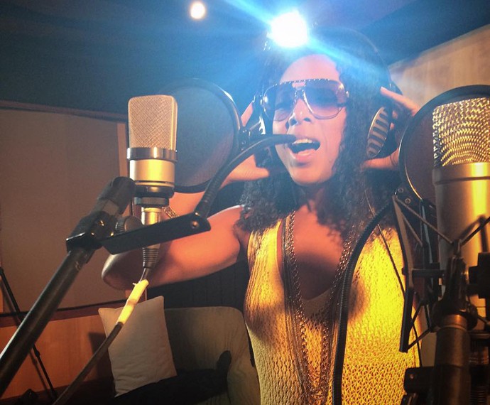 Negra Li gravou os backing vocals da maioria das músicas do CD (Foto: Arquivo Pessoal)