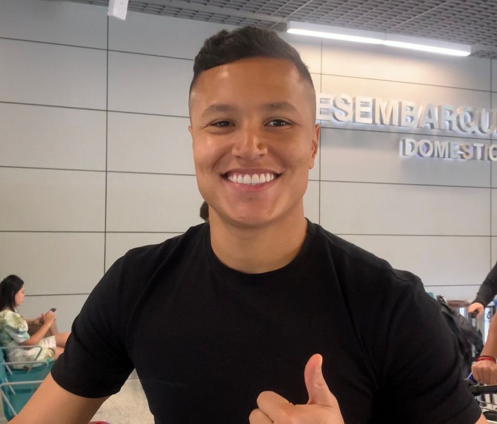 Marlon chega a BH para assinar contrato com o Cruzeiro — Foto: Lucas Maia