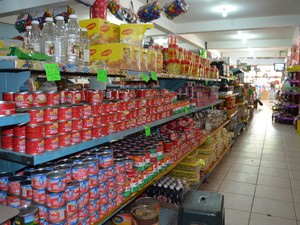 Brasileiros aproveitam a baixa do câmbio para fazerem compras na Venezuela  (Foto: Neidiana Oliveira/G1)