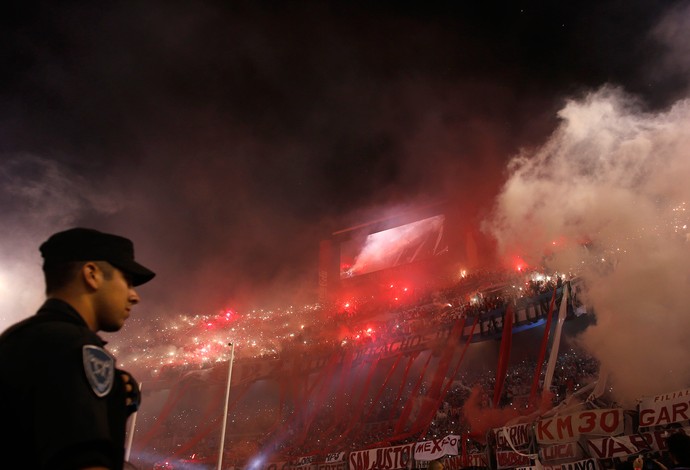 Torcida do River Plate fez uma linda festa durante a decisão (Foto: Agência Reutes)
