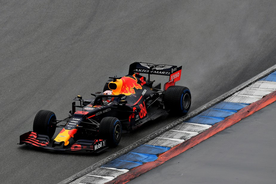 GP da Alemanha: Verstappen vence na chuva em corrida cheia de confusões e Hamilton em último