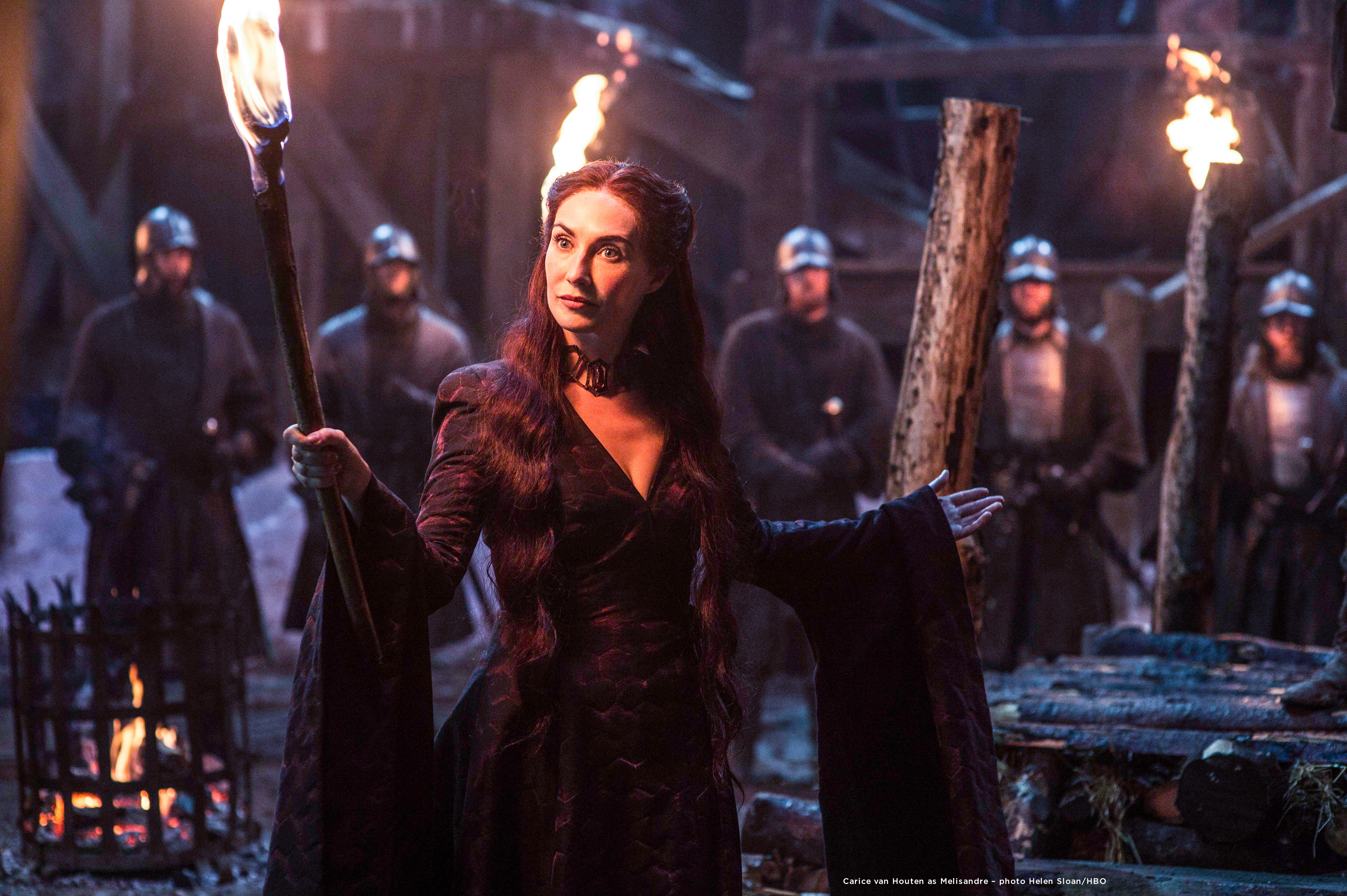 Melisandre impõe sua fé em R'hllor aos habitantes de Westeros (Foto: Divulgação/HBO)