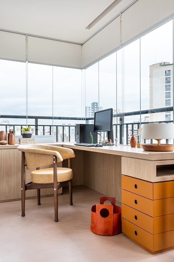 Mesa de trabalho com luz natural: 6 projetos para melhorar seu home office  (Foto: Reprodução)