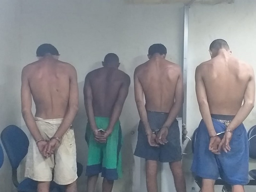 Os Ãºltimos quatro fugitivos foram recapturados no inÃ­cio da noite â€” Foto: Alice Sousa/Inter TV