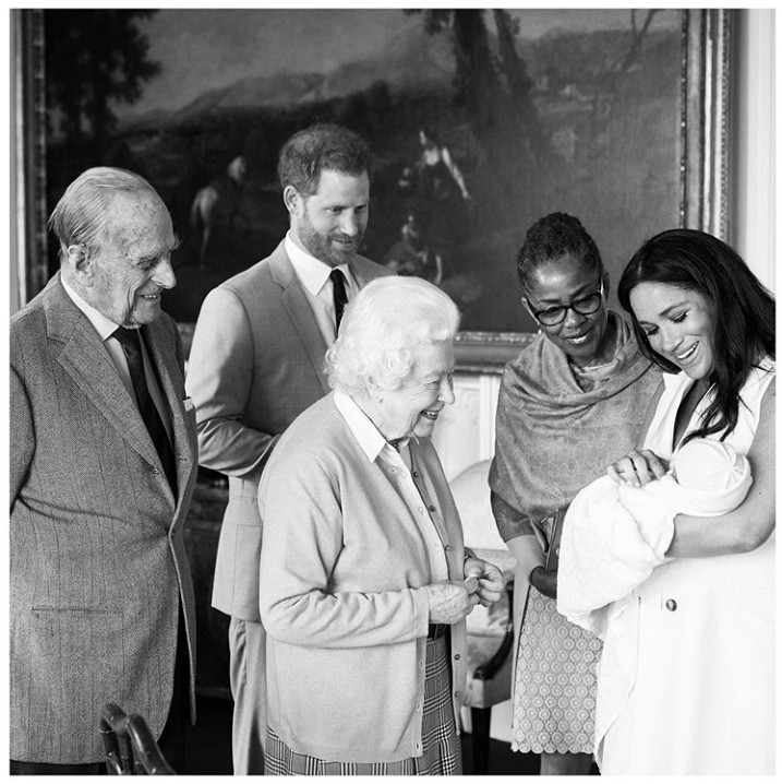 Príncipe Phillip, Rainha Elizabeth, Príncipe Harry, Meghan Markle, Doria Ragland e Archie Harrison (Foto: Instagram)