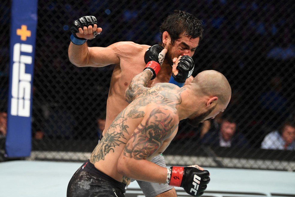 Cub Swanson venceu os três rounds contra Kron Gracie no UFC Tampa — Foto: Getty Images