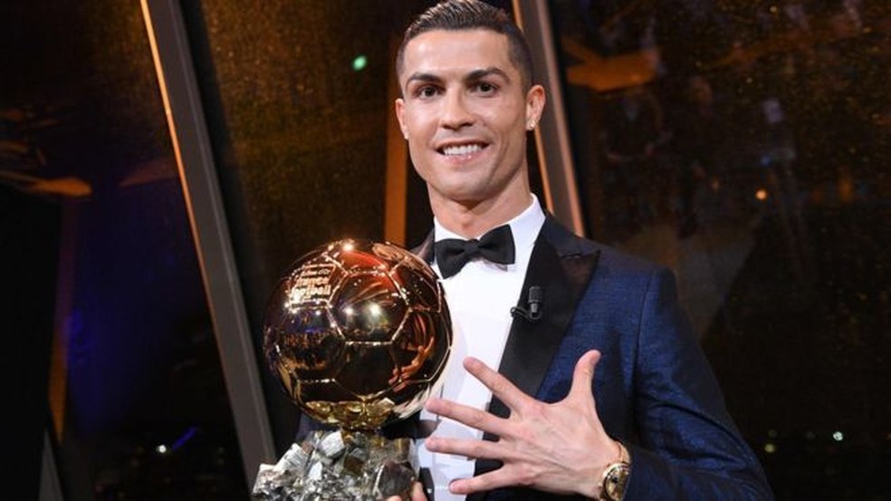 Cristiano Ronaldo conquistou a Bola de Ouro cinco vezes — Foto: Reprodução