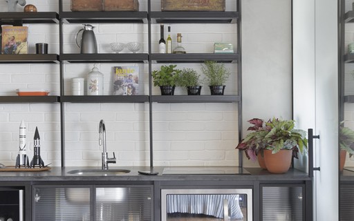 Decor Do Dia Cozinha No Estilo Industrial Com Armarios De Vidro Casa Vogue Decor Do Dia