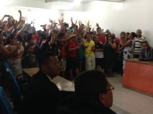 Câmara de Vereadores ficou lotada de pessoas que defendem o vereador (Foto: Valeska Lippel / TV Santa Cruz)