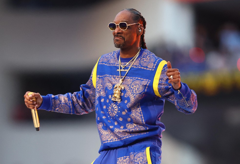 O rapper Snoop Dogg se apresenta durante o intervalo do Super Bowl — Foto: Mark J. Rebilas-USA TODAY Sports
