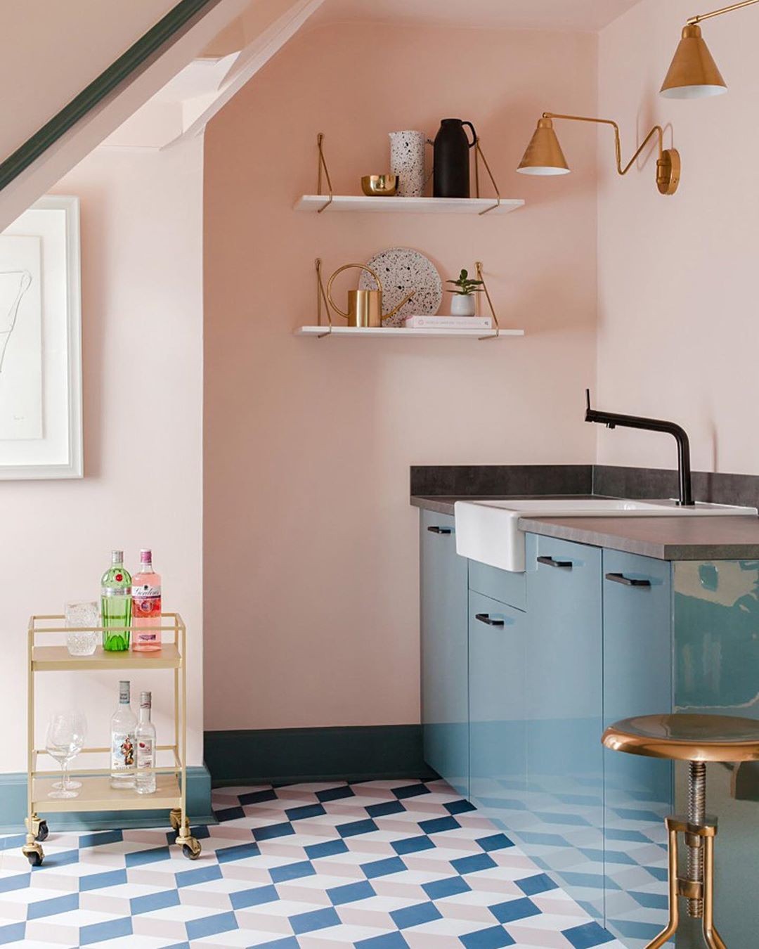 Décor do dia: cozinha rosa com armário embutido e piso colorido - Casa  Vogue | Décor do dia