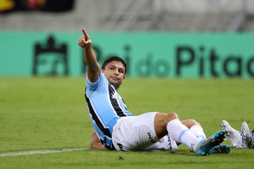 Elkeson e Edilson voltam a treinar com bola! Veja como foi o treino do Grêmio nesta última terça-feira