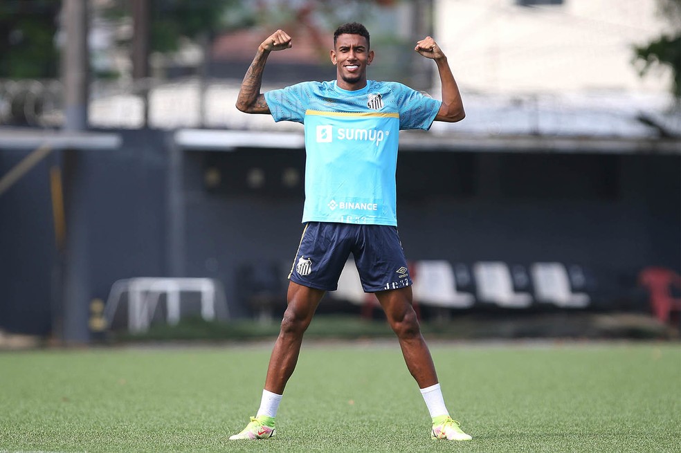 Rwan durante treino do Santos  Foto: Pedro Ernesto Guerra Azevedo/Santos FC