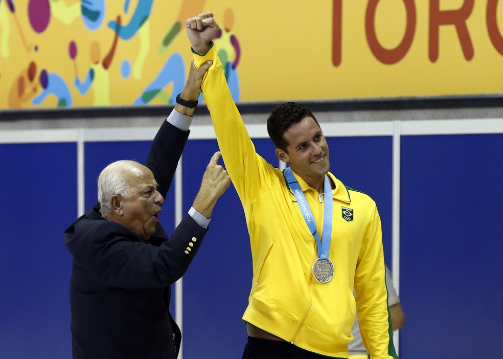 Thiago Pereira e Coaracy Nunes Filho, presidente da Confederação Brasileira de Desportos Aquáticos — Foto: Rob Schumacher-USA TODAY Sports