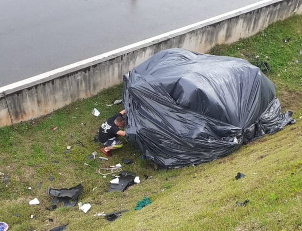 Carro que jovens de Rio Claro estavam ficou destruído após acidente — Foto: Arquivo Pessoal