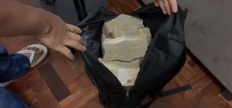 Dinheiro foi encontrado dentro de mochilas e malas â Foto: PolÃ­cia Federal 