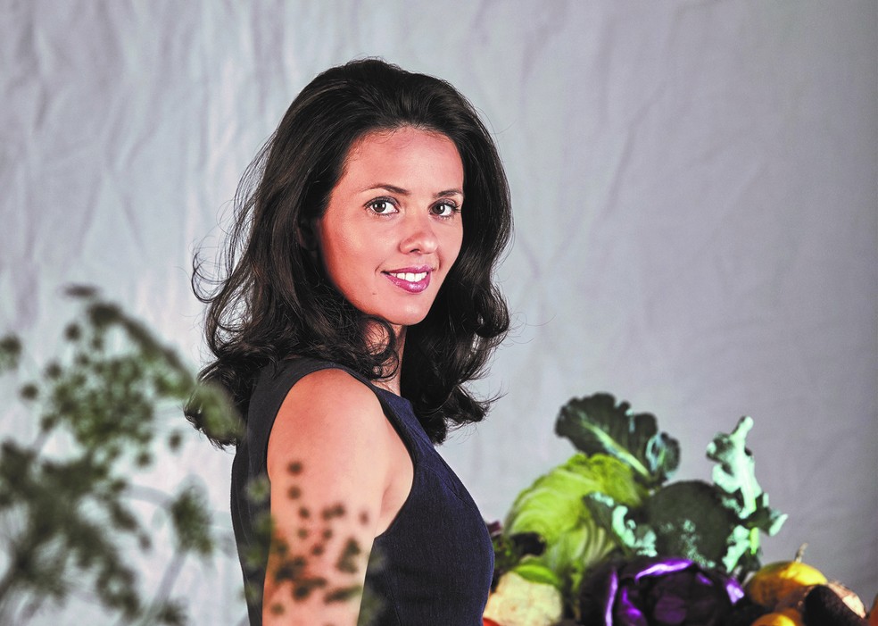 A autora do livro, Laura Pires — Foto: Divulgação